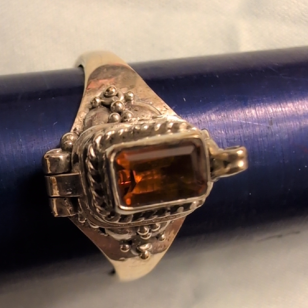 EUVC Vintage Sterling Silver “Poison Pill” Ring with Amber Rectangular Gem Sz 9